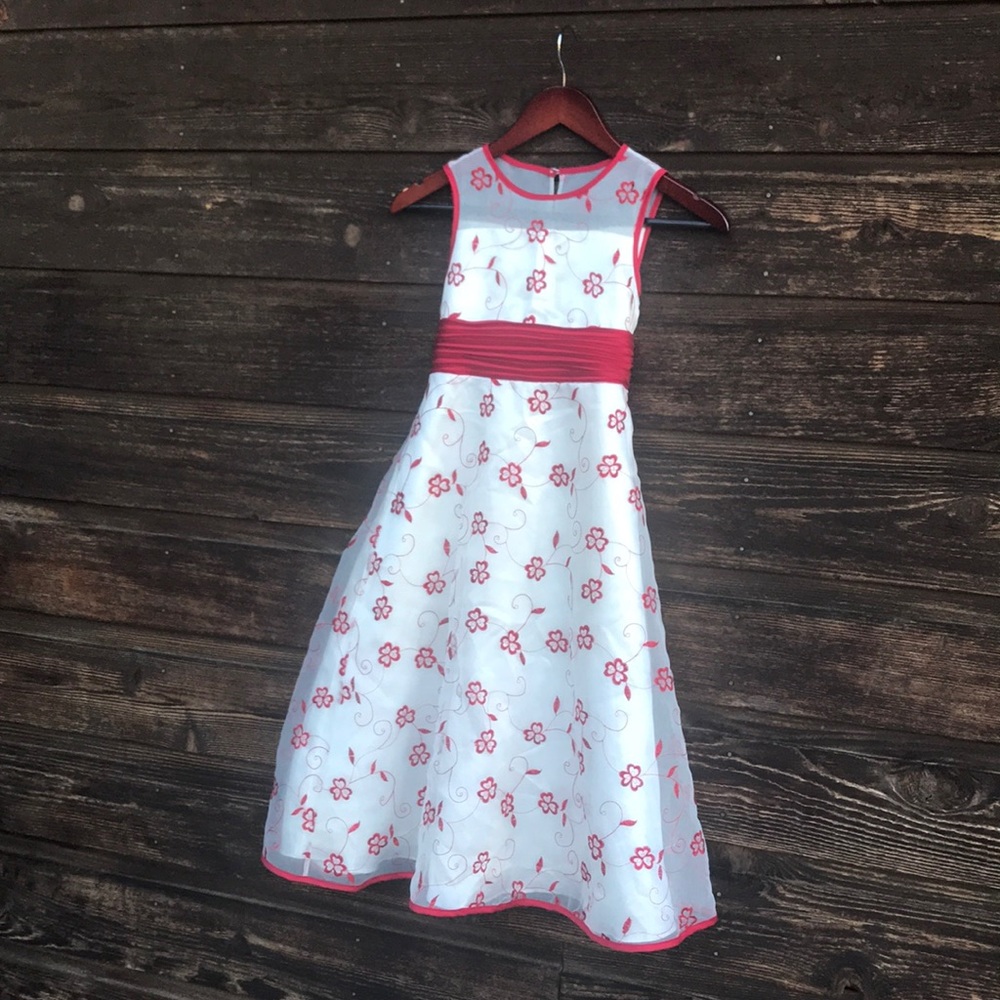 Beautiful Girls Dress, Size 8, Red and White w/Bow